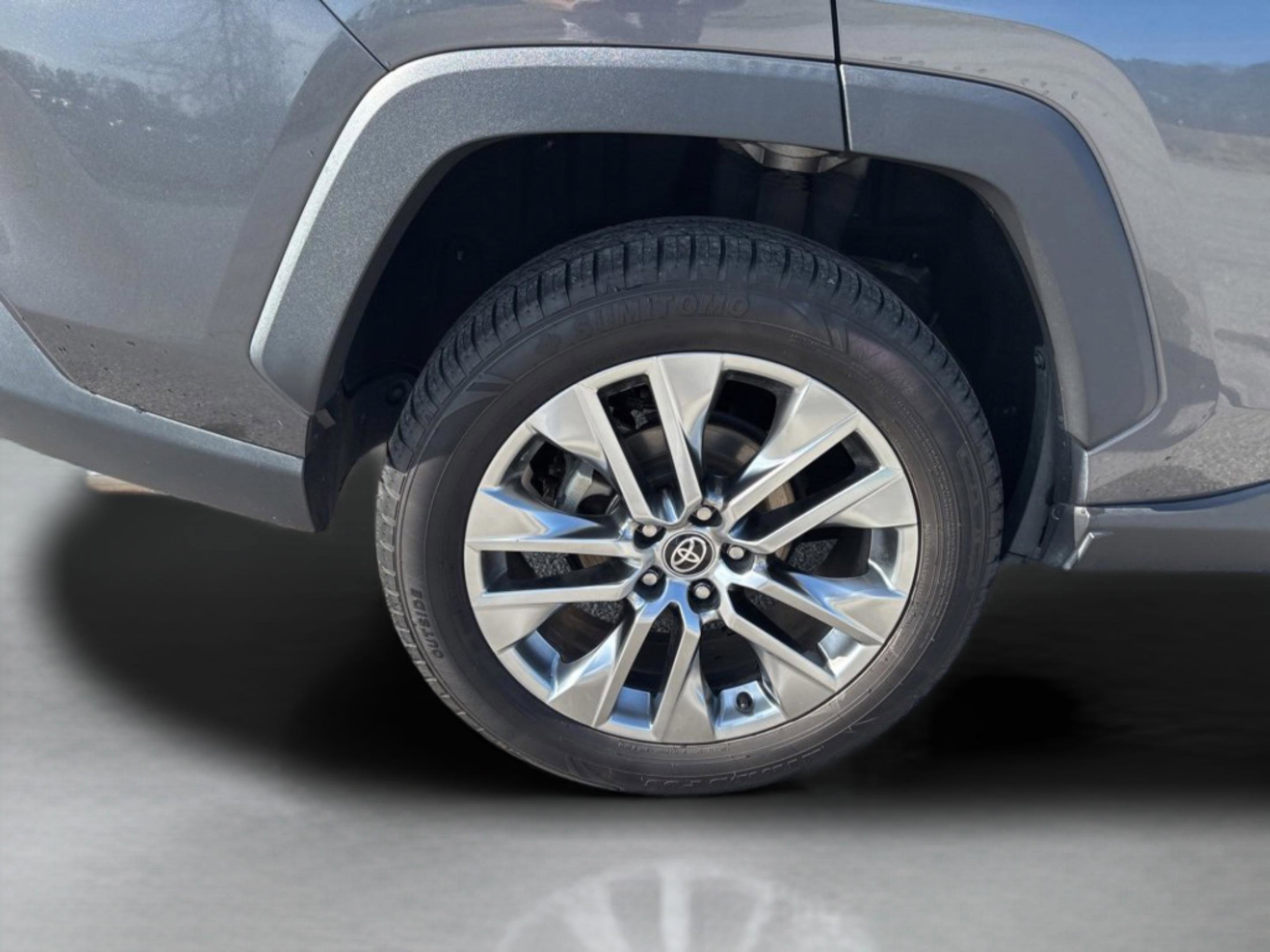 Used 2021 Toyota RAV4 XLE Premium image 46