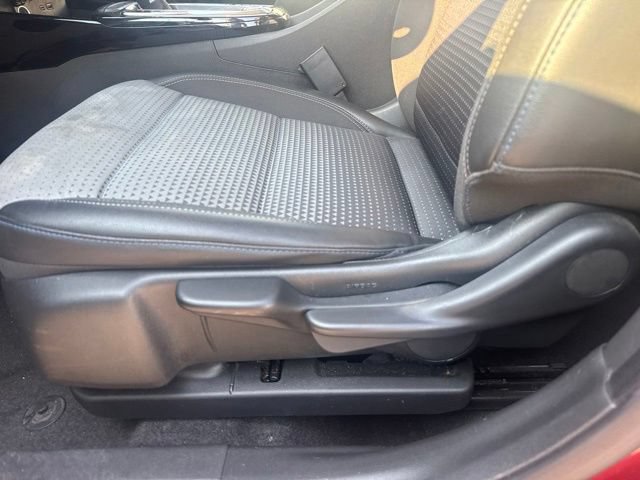 Used 2025 Chevrolet Trax LT w/ LT Convenience Package FWD image 11