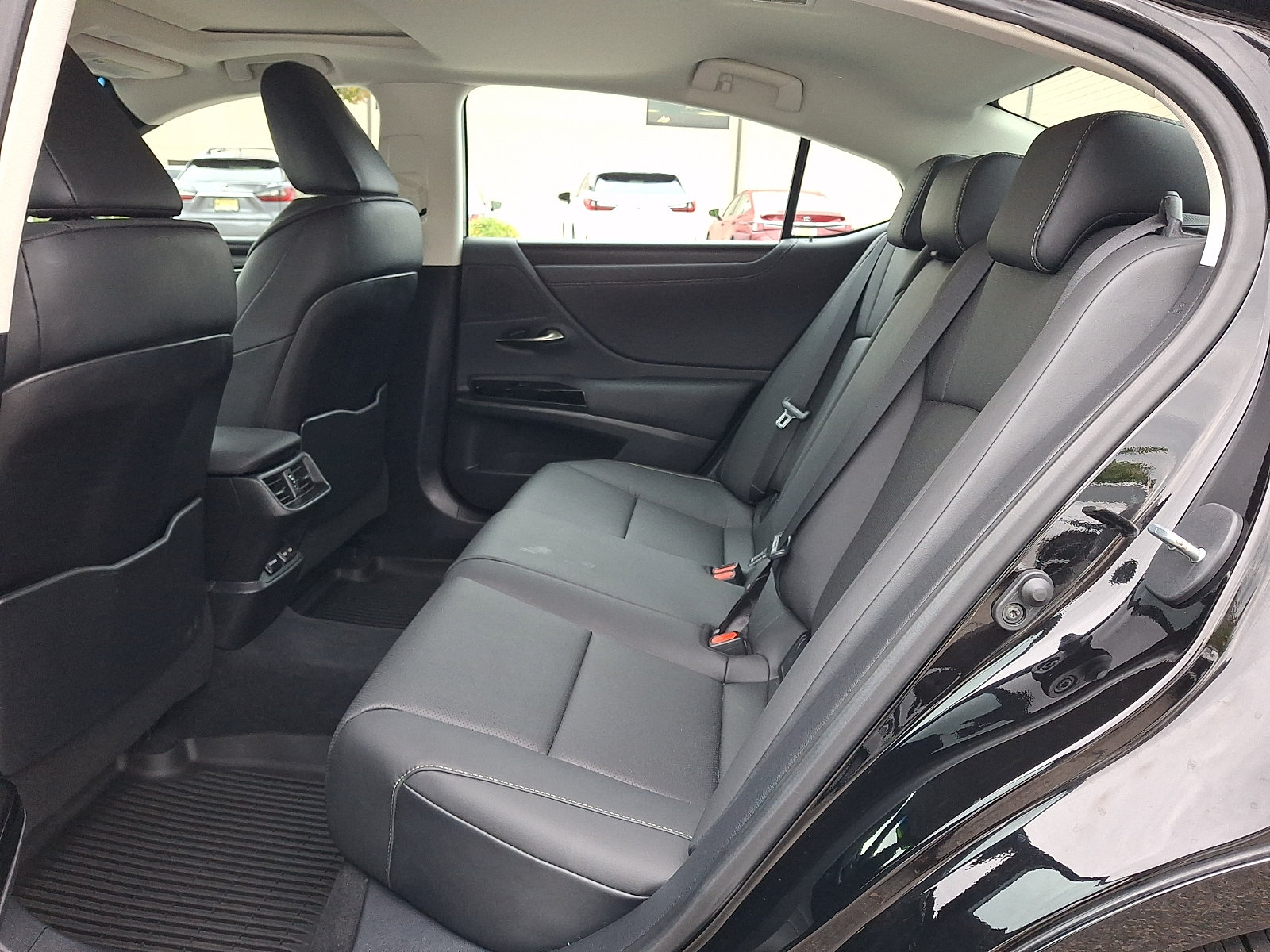Certified 2024 Lexus ES 350 w/ Premium Package FWD image 11