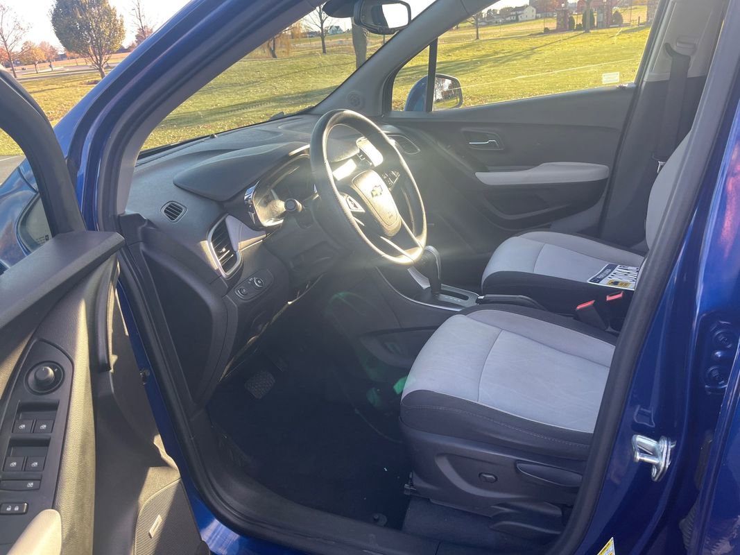 Used 2017 Chevrolet Trax LT w/ Sun & Sound Package image 15