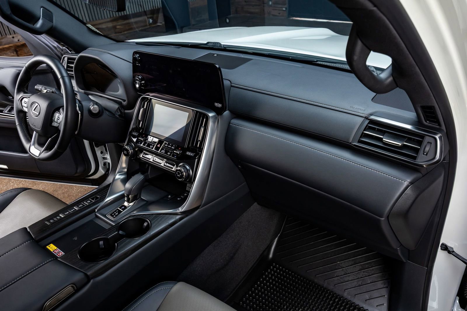 Used 2025 Lexus LX 700h Overtrail w/ Accessory Package (Z1) image 14