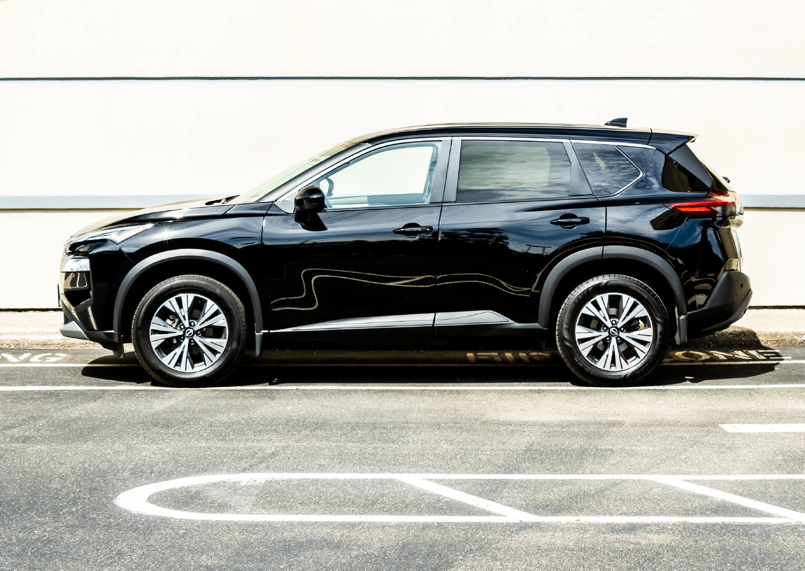 Used 2023 Nissan Rogue SV AWD/4WD image 4