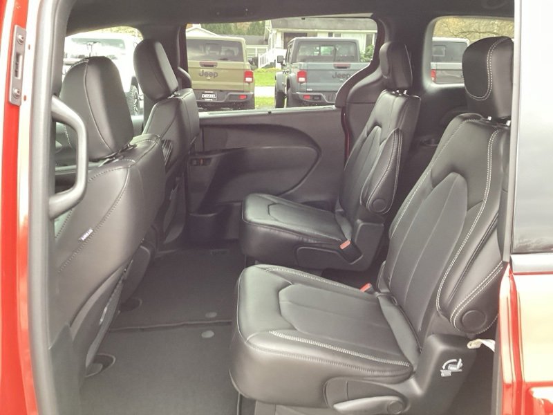 New 2026 Chrysler Pacifica Select image 20