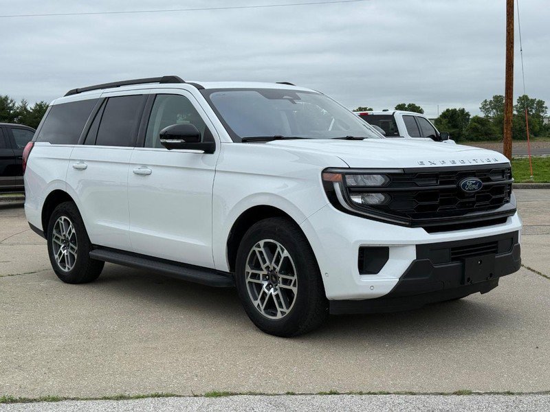 Used 2025 Ford Expedition Active AWD/4WD image 8
