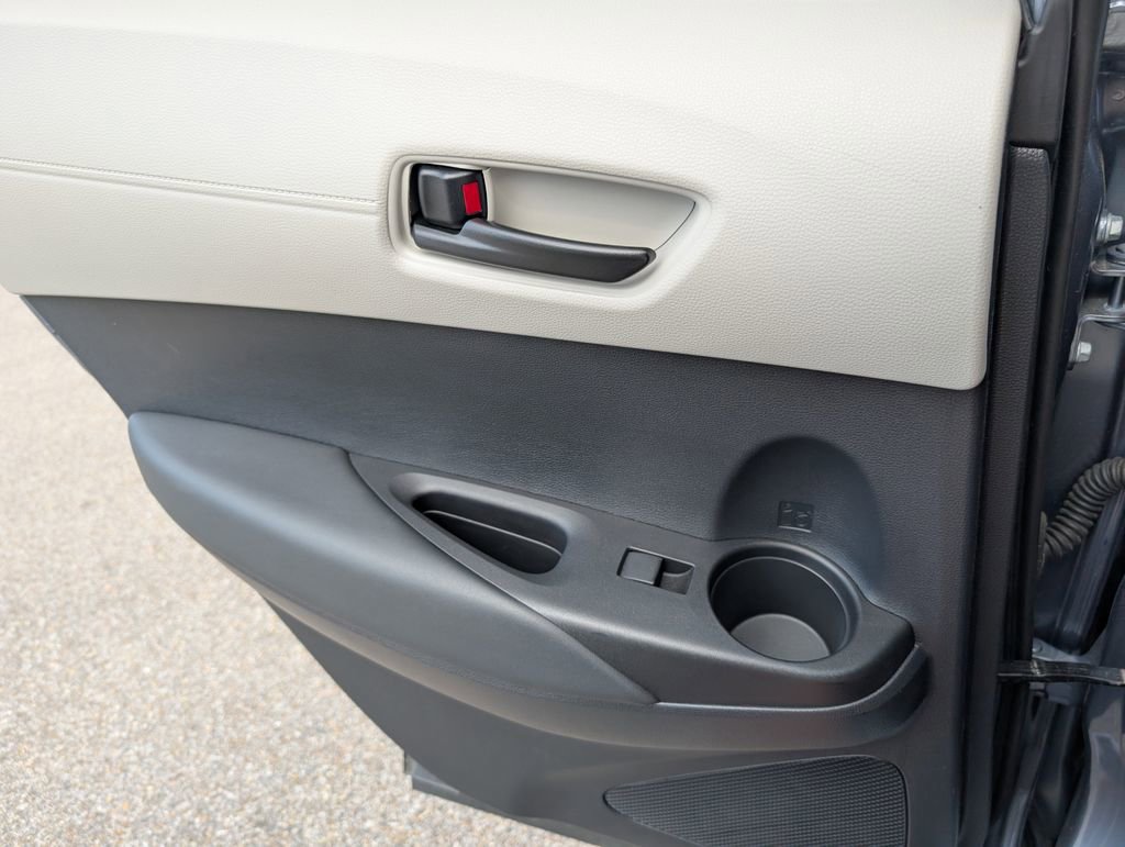 Used 2025 Toyota Corolla Cross L image 27