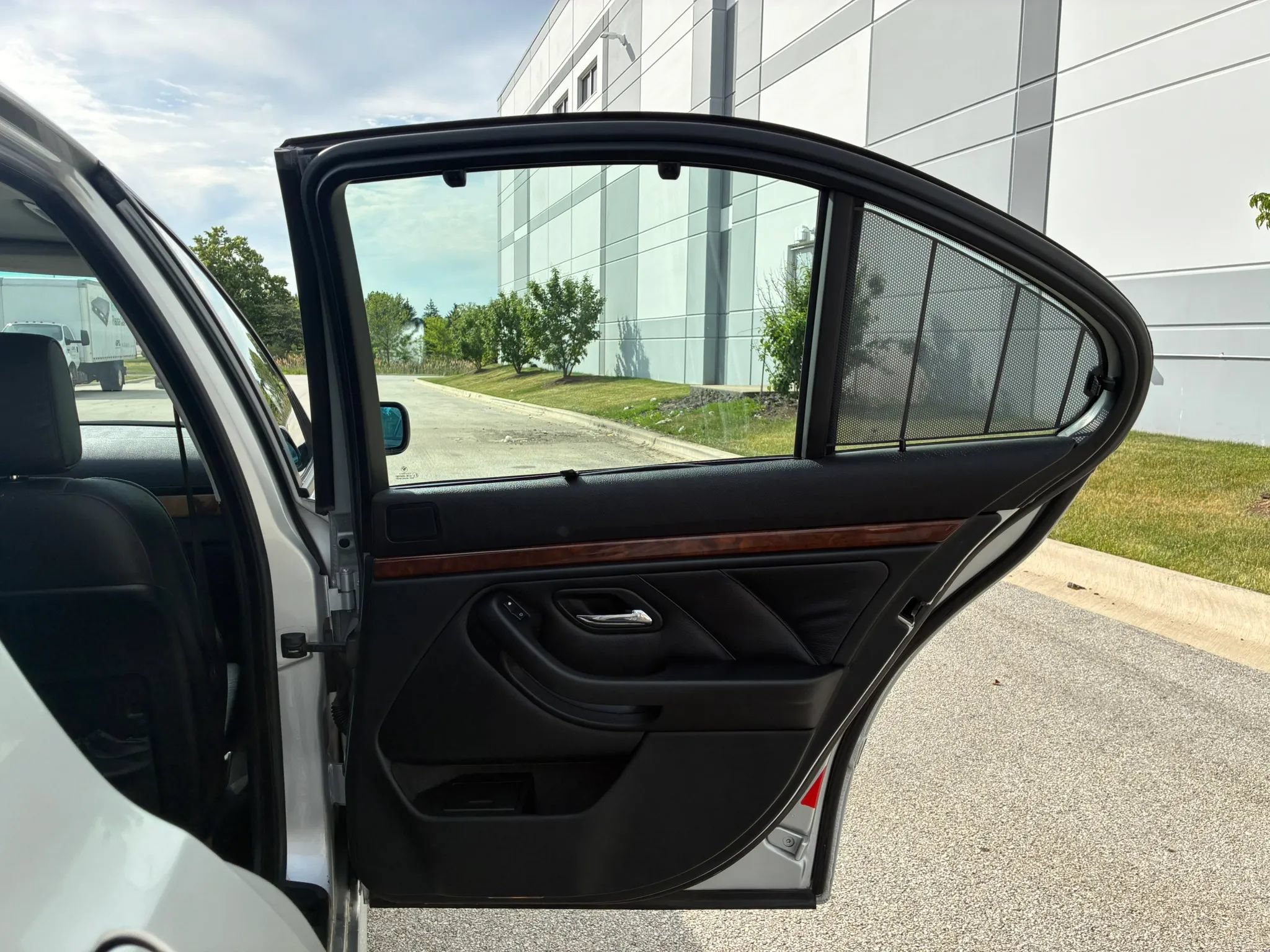 Used 2000 BMW 540i Sedan RWD image 17