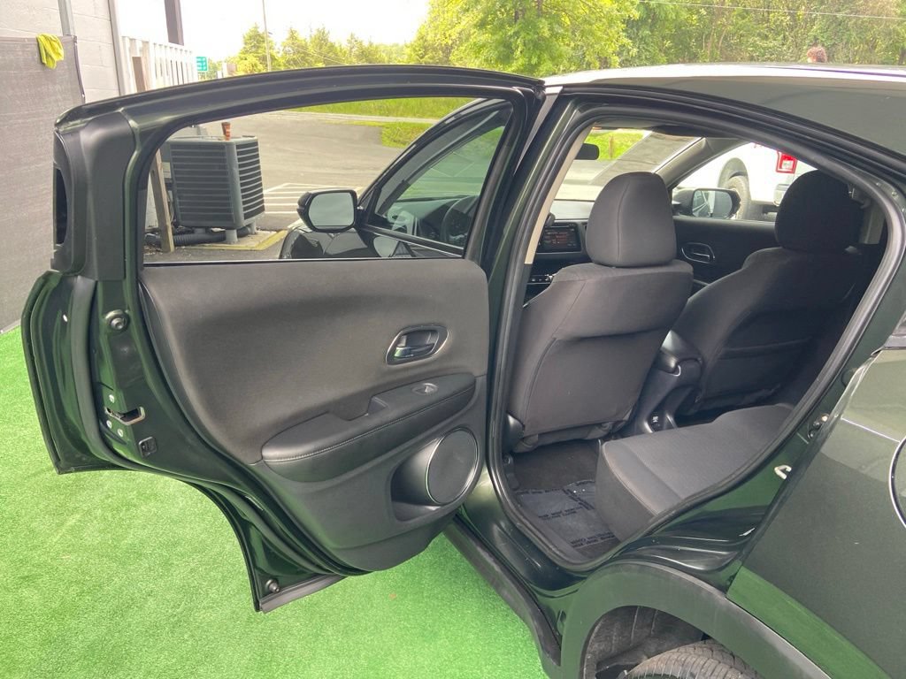Used 2017 Honda HR-V EX image 37