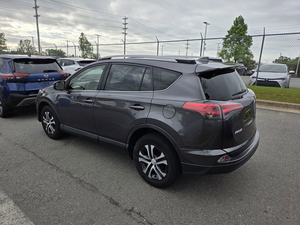 Used 2018 Toyota RAV4 LE image 8