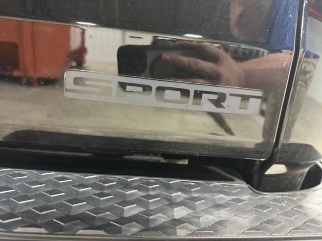 Used 2020 Jeep Gladiator Sport w/ Technology Group AWD/4WD image 33