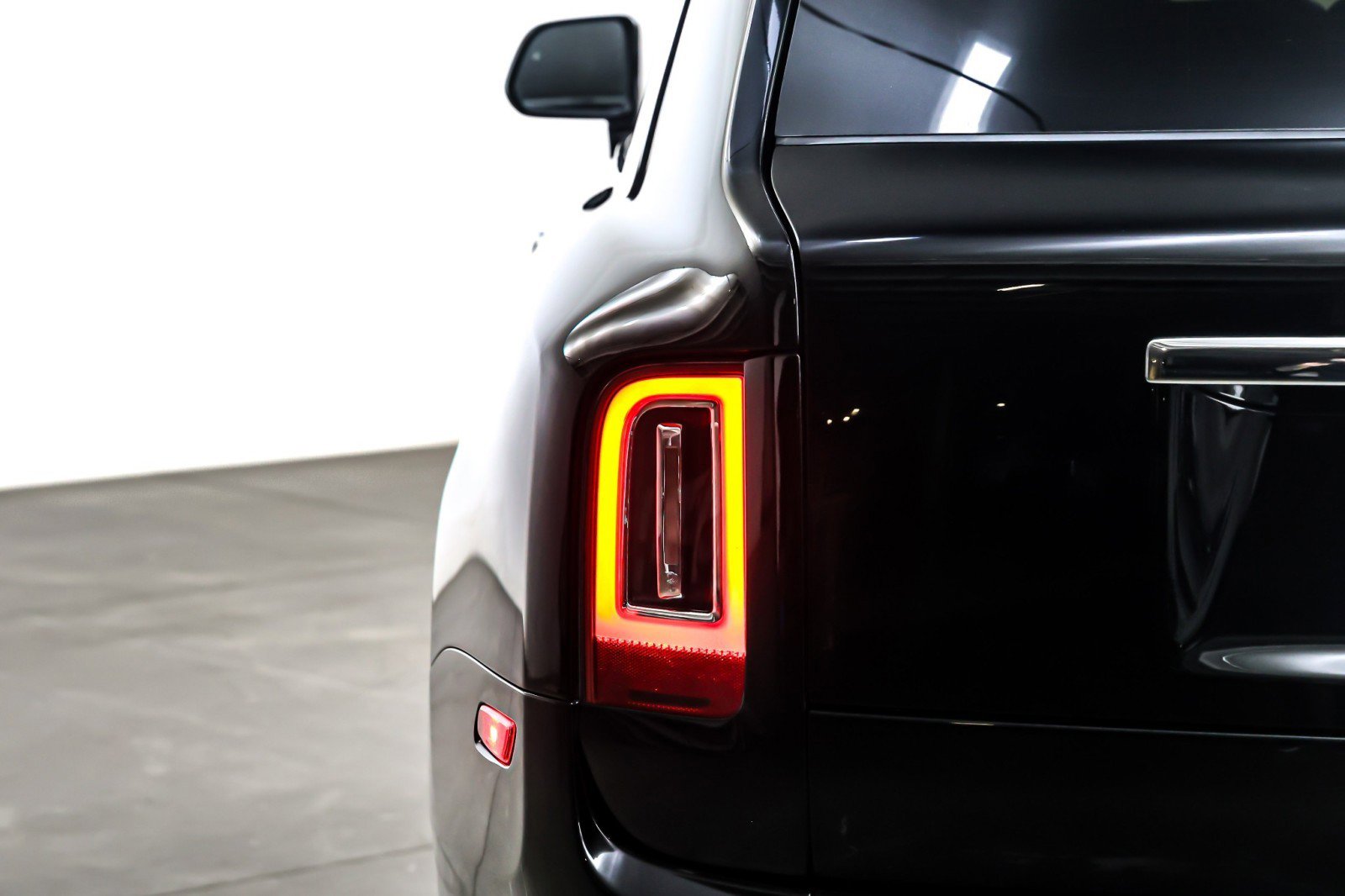 Used 2024 Rolls-Royce Cullinan image 15