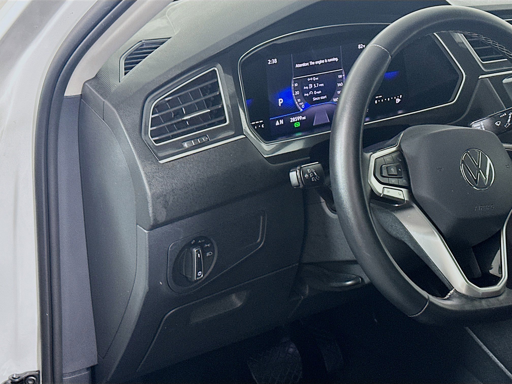 Used 2024 Volkswagen Tiguan SE image 16