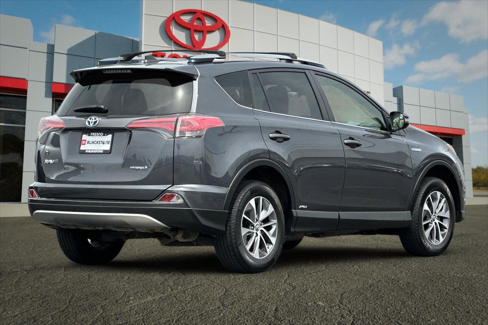 Certified 2018 Toyota RAV4 LE AWD/4WD image 3