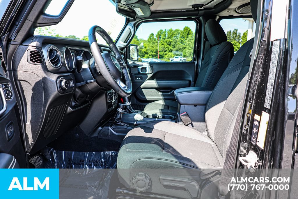 Used 2023 Jeep Wrangler Unlimited Sahara w/ Cold Weather Group AWD/4WD image 18