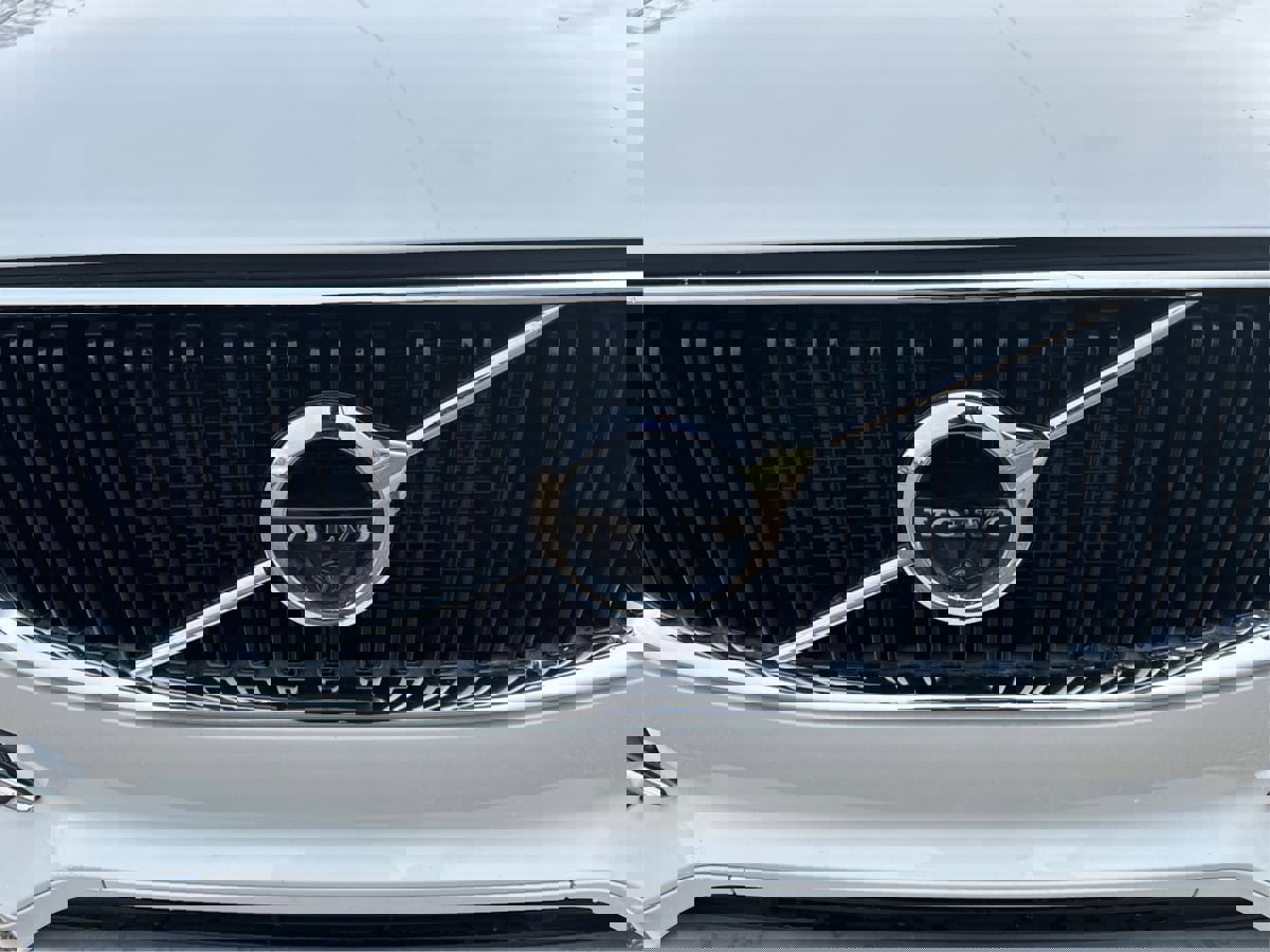 Used 2016 Volvo XC90 T6 Momentum w/ Momentum Plus Package image 31