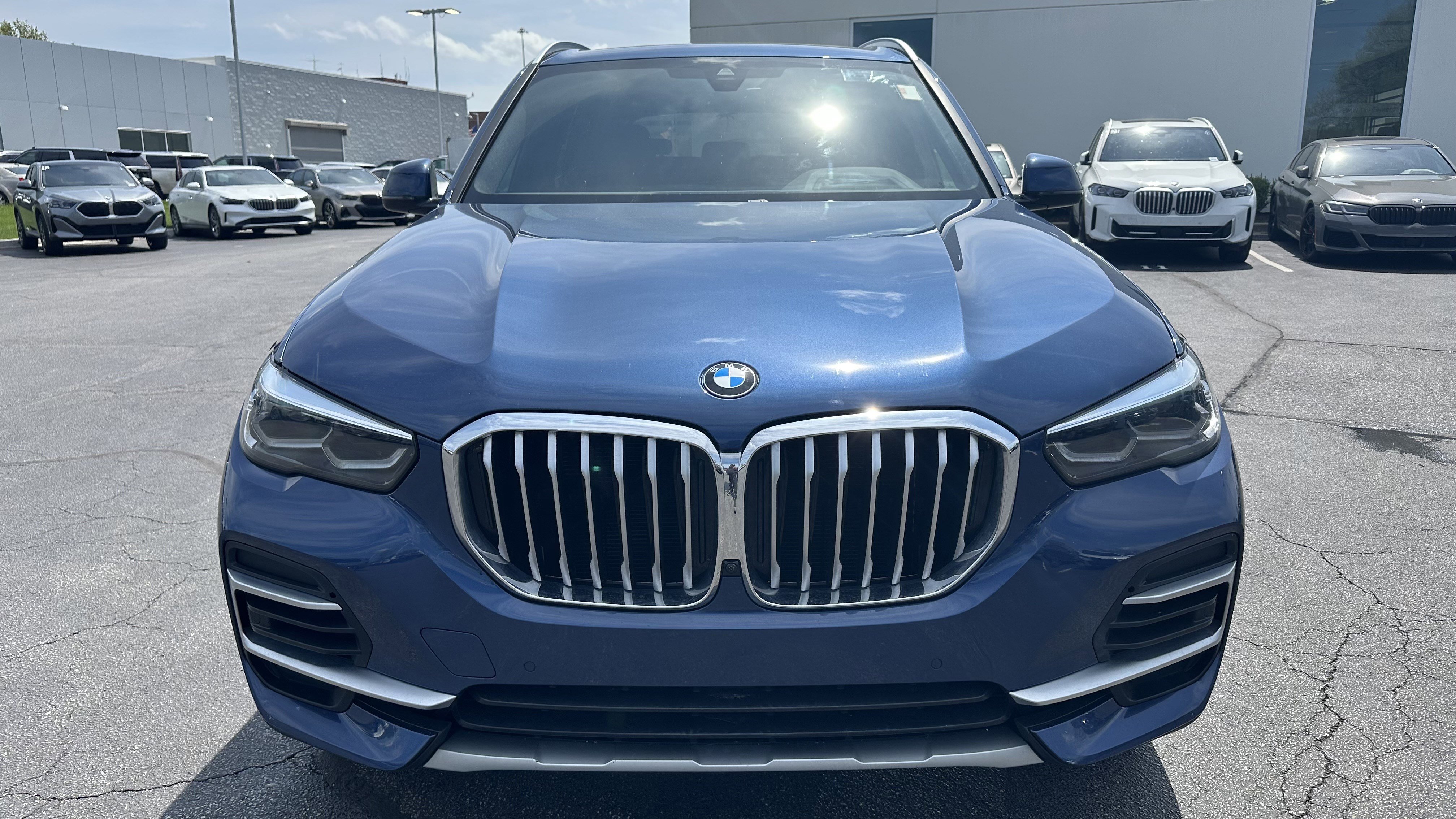 Certified 2022 BMW X5 xDrive40i w/ Premium Package image 3