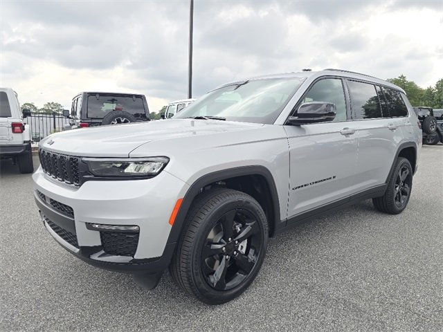 New 2025 Jeep Grand Cherokee L Limited w/ Black Appearance Package image 15