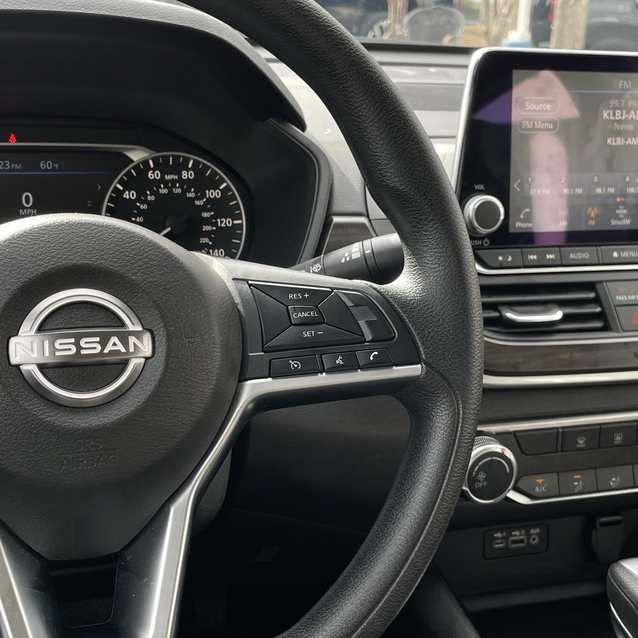 Used 2024 Nissan Altima 2.5 SV image 14