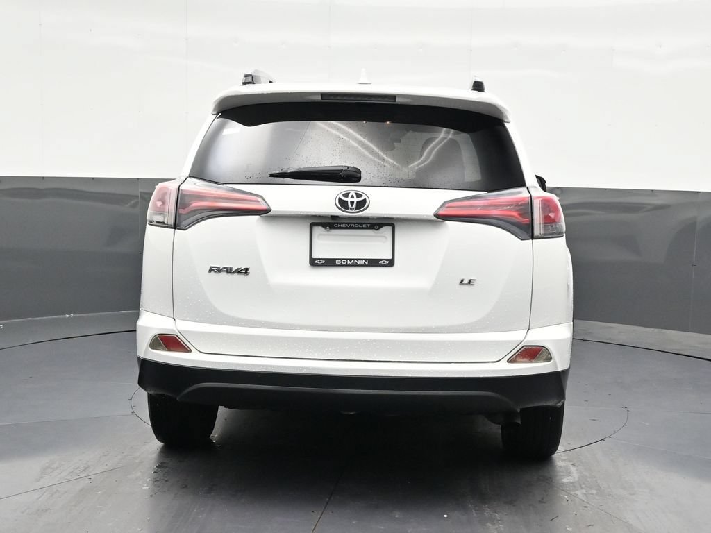 Used 2018 Toyota RAV4 LE FWD image 4