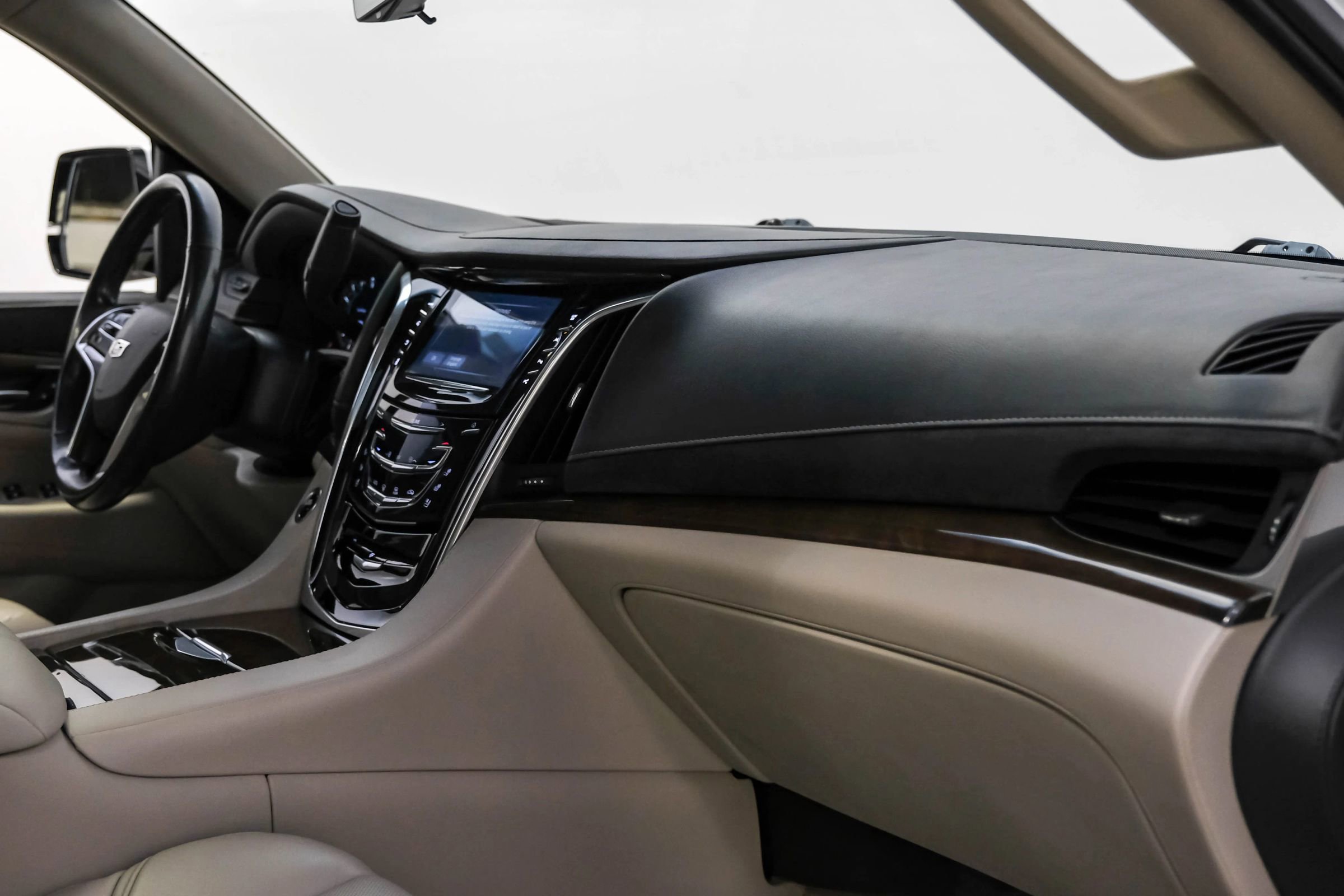 Used 2020 Cadillac Escalade Luxury RWD image 7