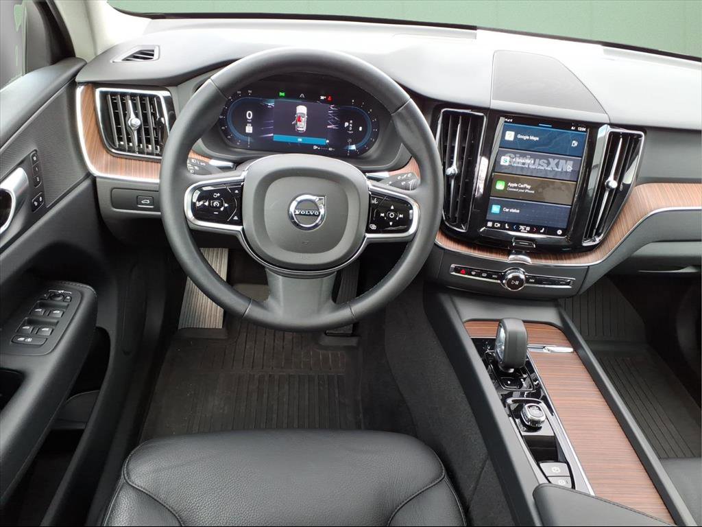 Used 2024 Volvo XC60 B5 Plus image 8