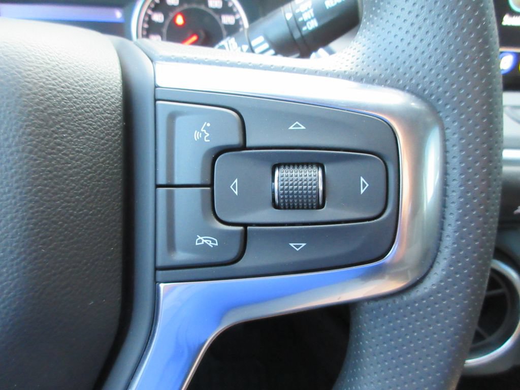 New 2026 Chevrolet Blazer LT w/ LPO, Black Grille Bar Package FWD image 24