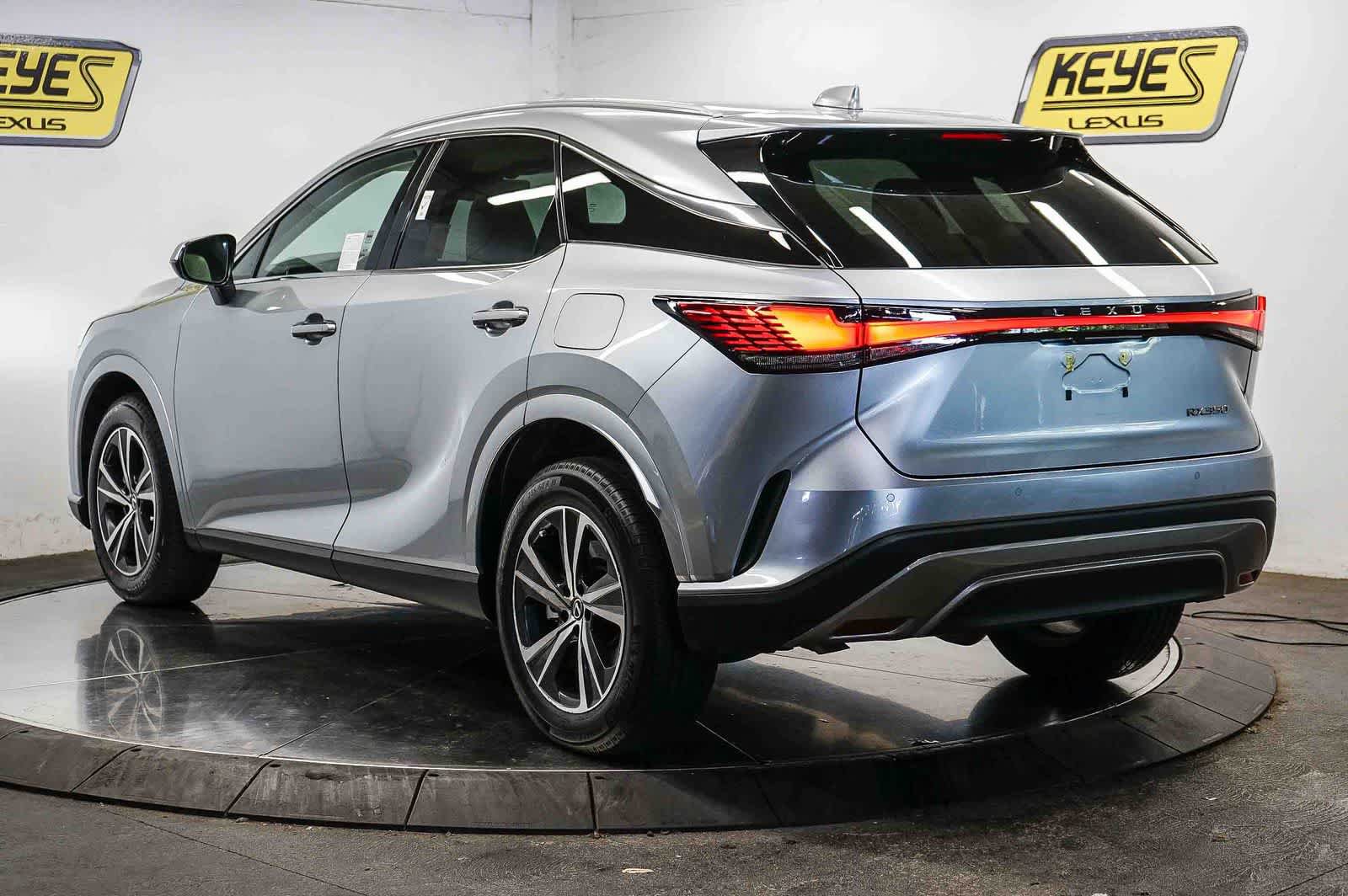 Used 2024 Lexus RX 350 FWD w/ Technology Package image 2