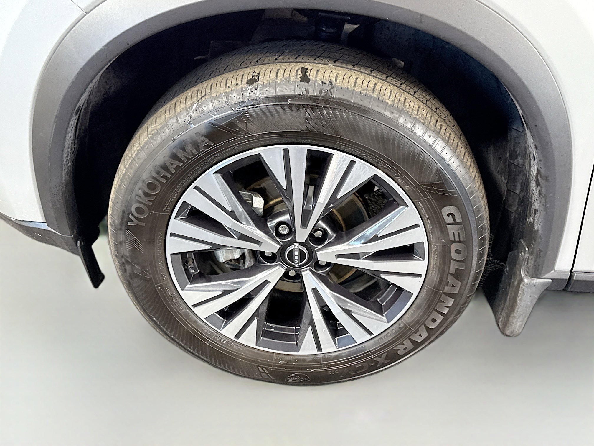 Used 2023 Nissan Rogue SV image 38