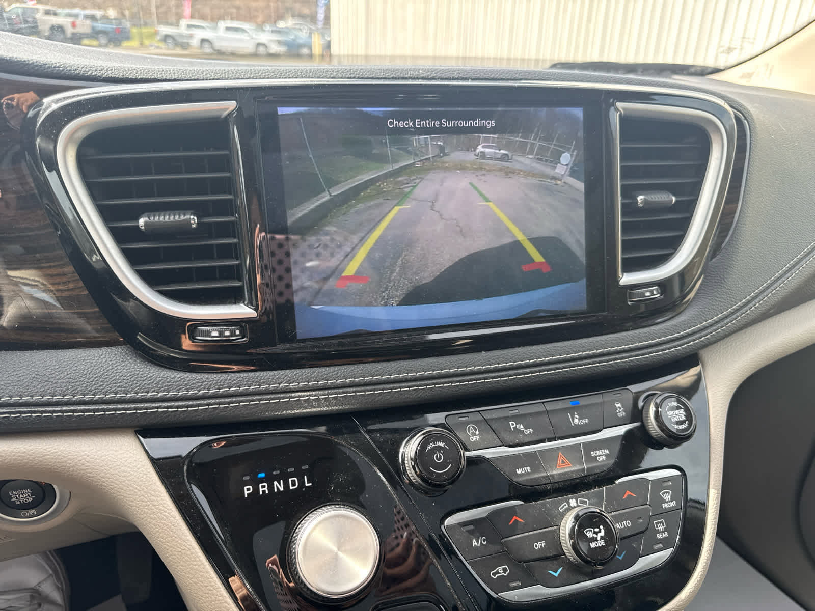 Used 2024 Chrysler Pacifica Limited image 39