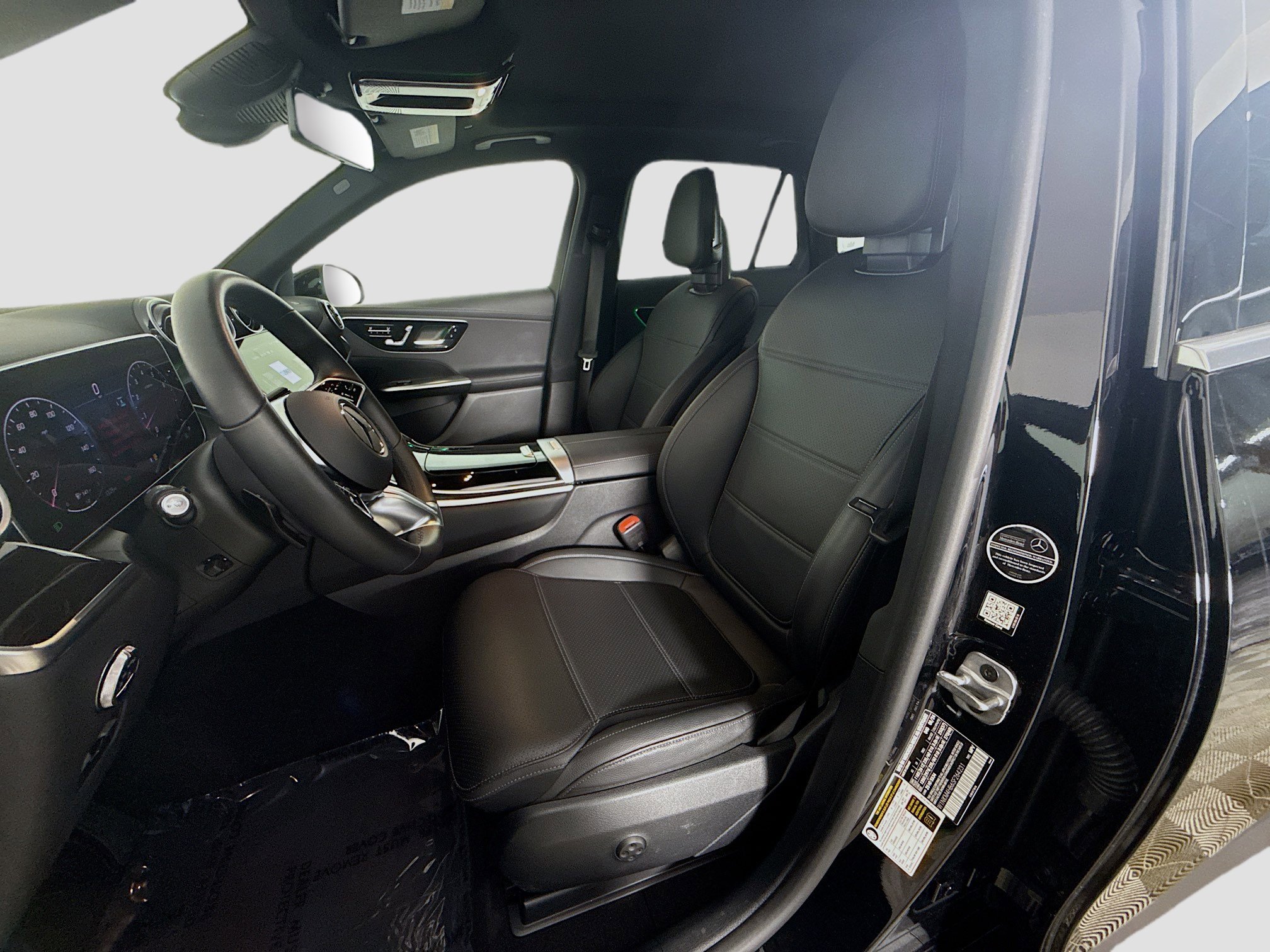 Used 2025 Mercedes-Benz GLC 300 4MATIC image 22