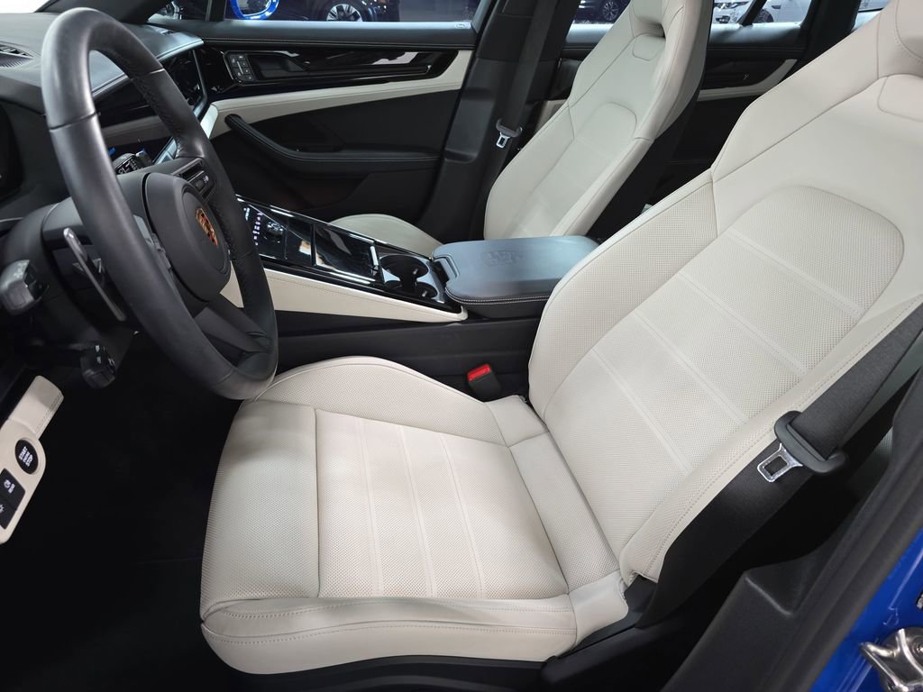 Used 2025 Porsche Panamera 4 E-Hybrid image 5