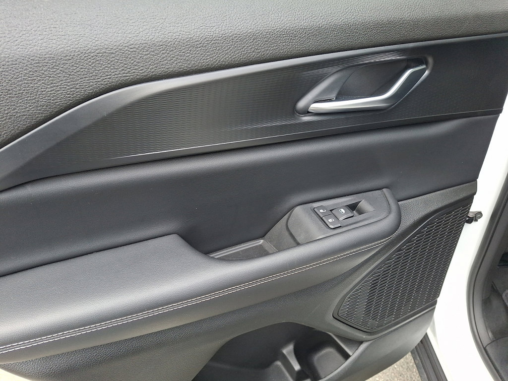 Used 2023 Jeep Grand Cherokee Laredo w/ Luxury Tech Group I AWD/4WD image 19