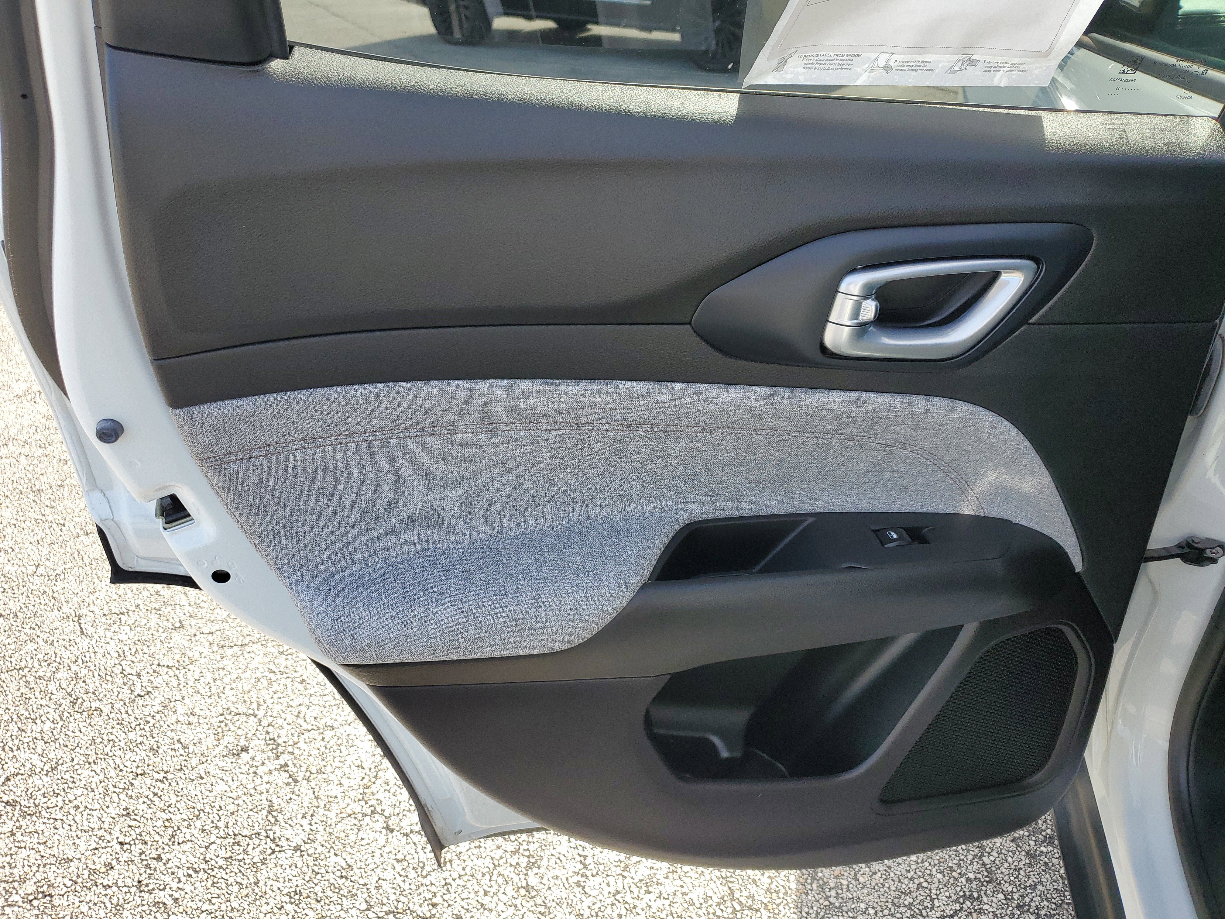 Used 2023 Jeep Compass Latitude image 12