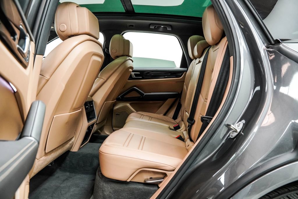 Used 2021 Porsche Cayenne S image 18