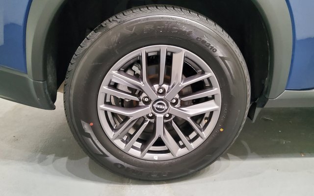 Used 2023 Nissan Rogue S image 41