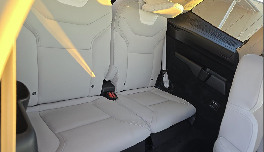Used 2025 Volvo EX90 Ultra AWD/4WD image 19