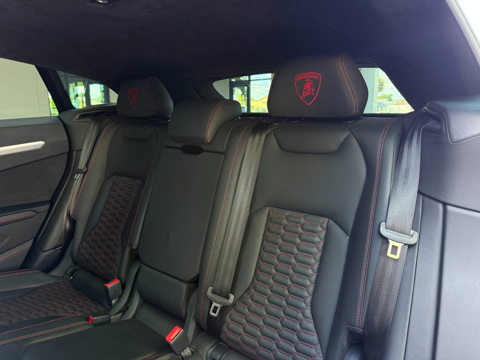 Used 2019 Lamborghini Urus AWD/4WD image 23