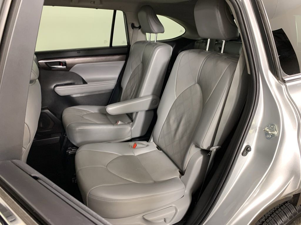 Used 2022 Toyota Highlander Platinum AWD/4WD image 32