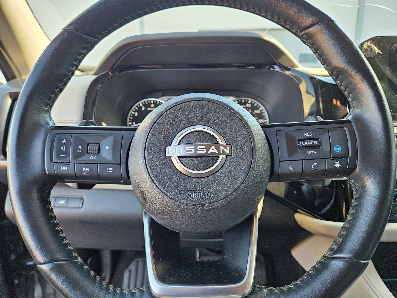 Used 2023 Nissan Pathfinder SL FWD image 11