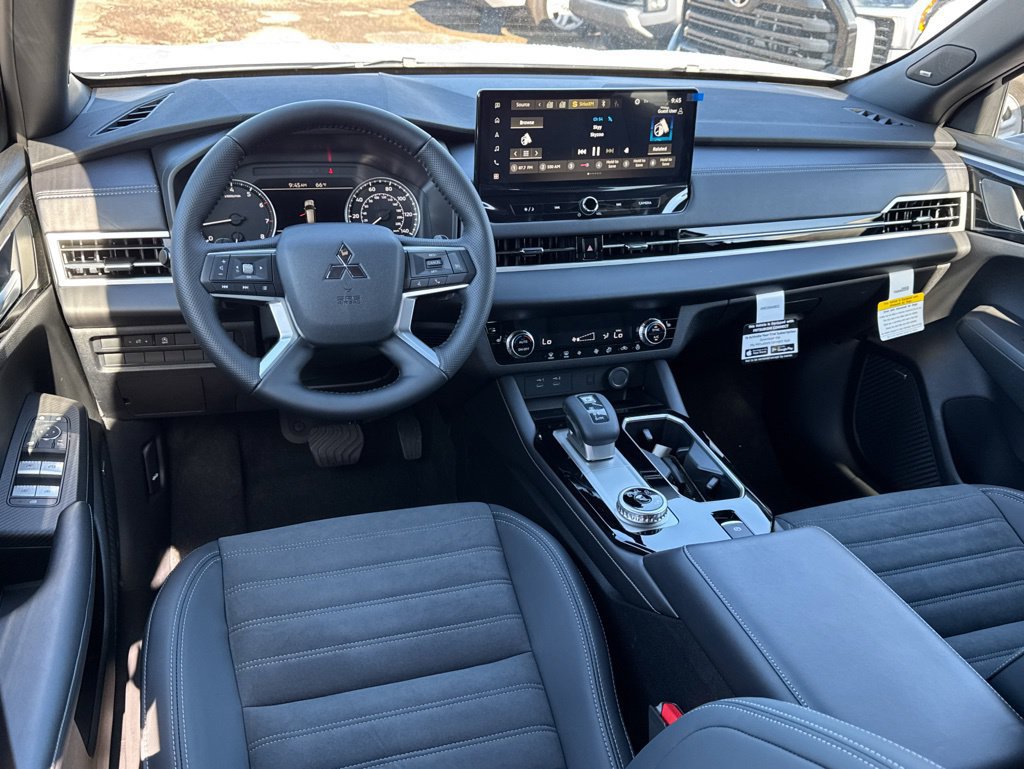 New 2026 Mitsubishi Outlander LE FWD image 7