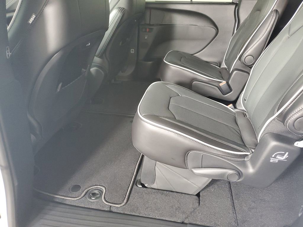 New 2026 Chrysler Pacifica Limited w/ S Appearance Package image 13