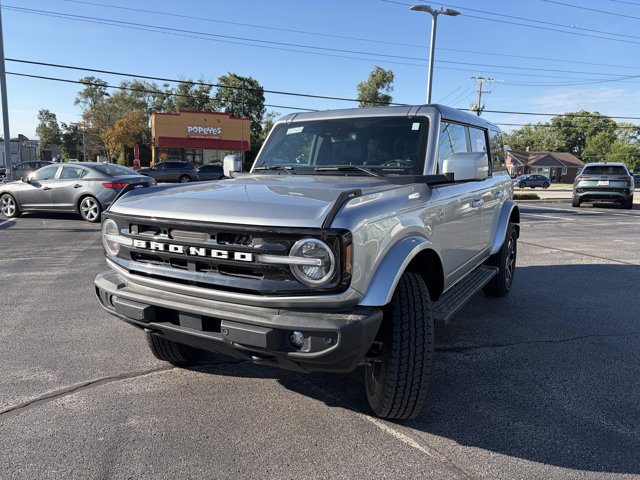 Used 2024 Ford Bronco Outer Banks AWD/4WD image 2