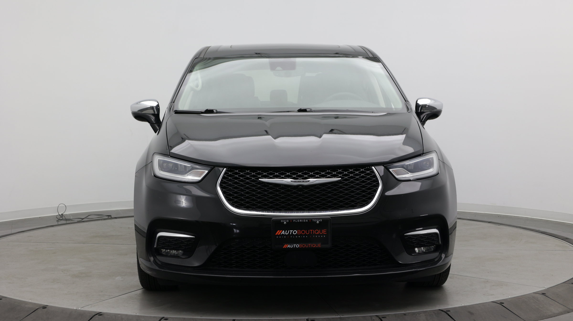 Used 2023 Chrysler Pacifica Limited FWD image 2