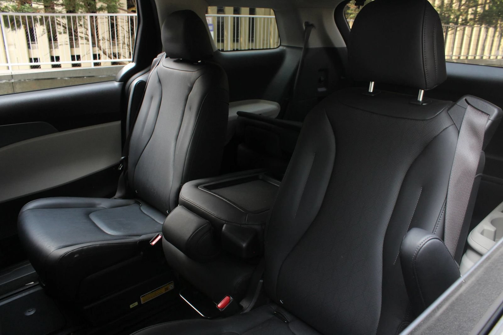 Used 2024 Kia Carnival LX FWD image 18