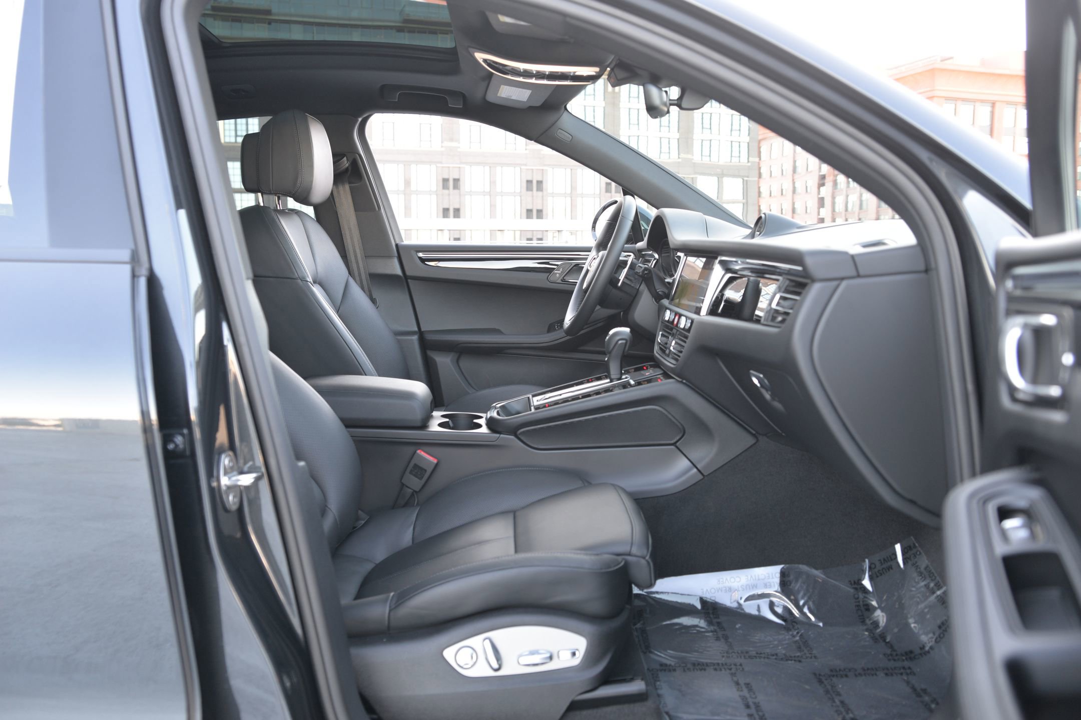 Certified 2025 Porsche Macan image 21