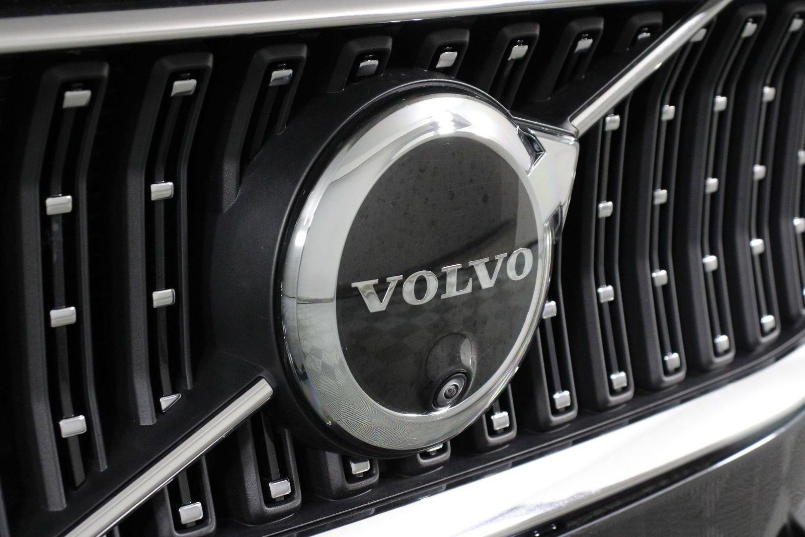 Certified 2025 Volvo V60 B5 Cross Country Plus image 27