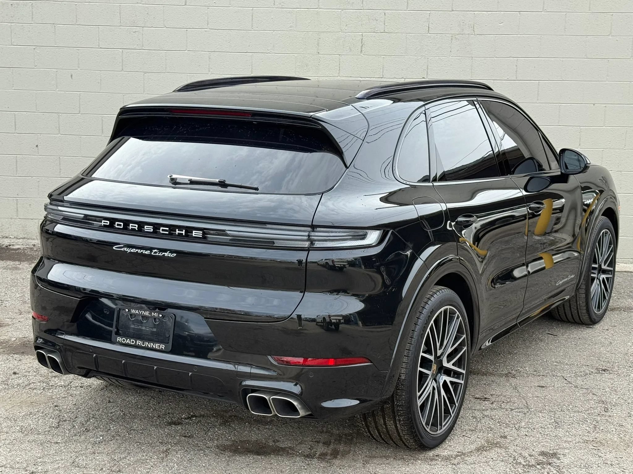 Used 2024 Porsche Cayenne Turbo AWD/4WD image 17