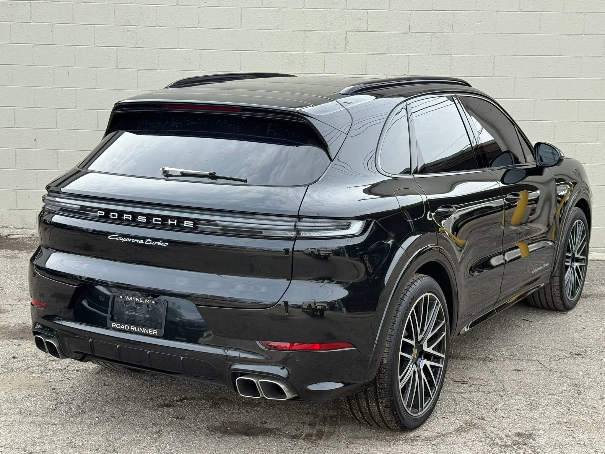 Used 2024 Porsche Cayenne Turbo image 17