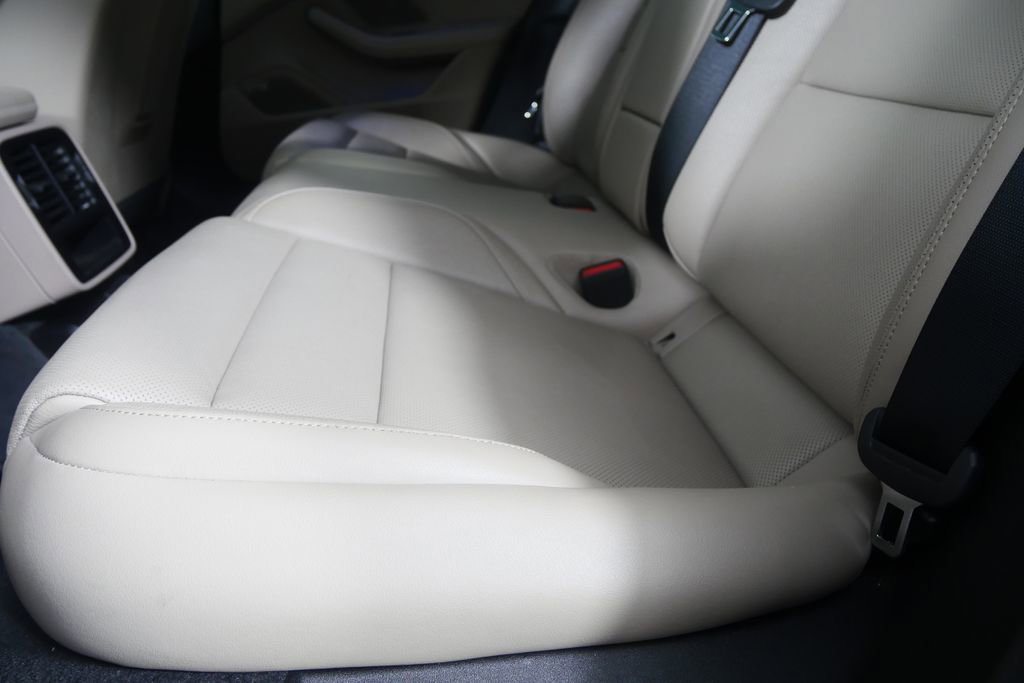 Used 2022 Porsche Taycan image 18