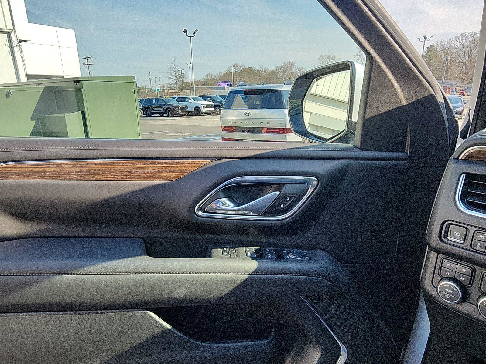 Used 2024 Chevrolet Tahoe High Country AWD/4WD image 18