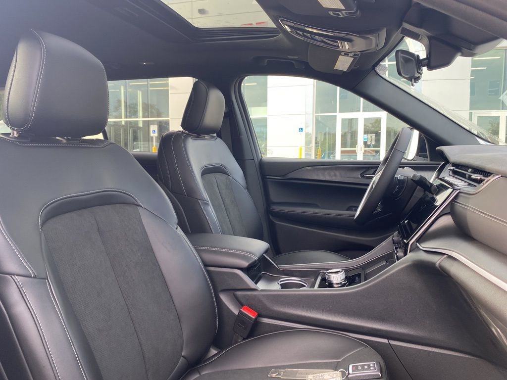 New 2025 Jeep Grand Cherokee L Altitude image 11